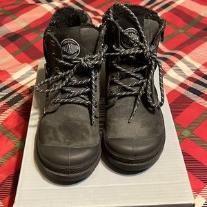 Palladium kids boots